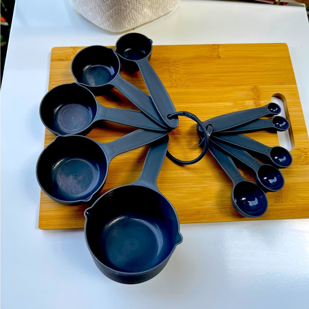 tasses à mesurer Tupperware gris vintage